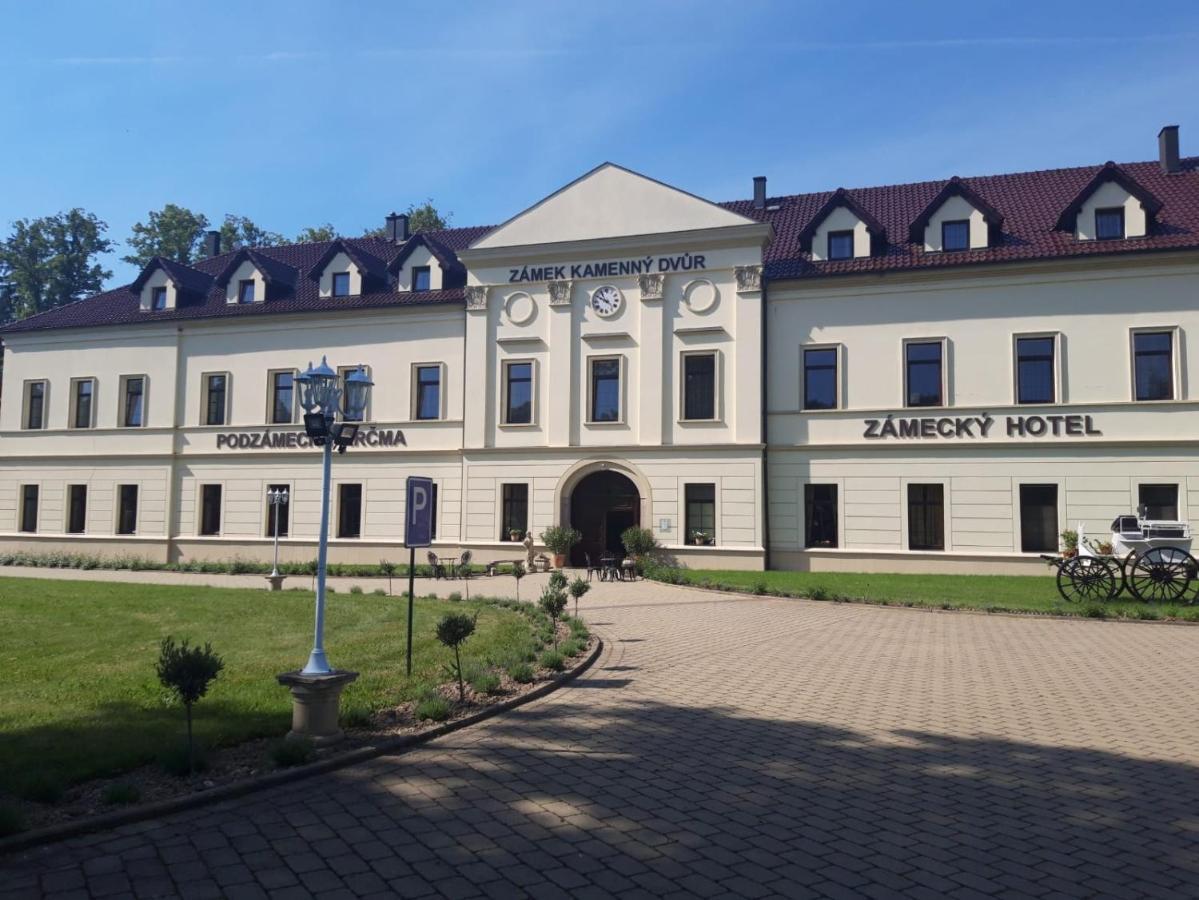 Zamek Kamenny Dvur Hotel Kynsperk nad Ohri Kültér fotó