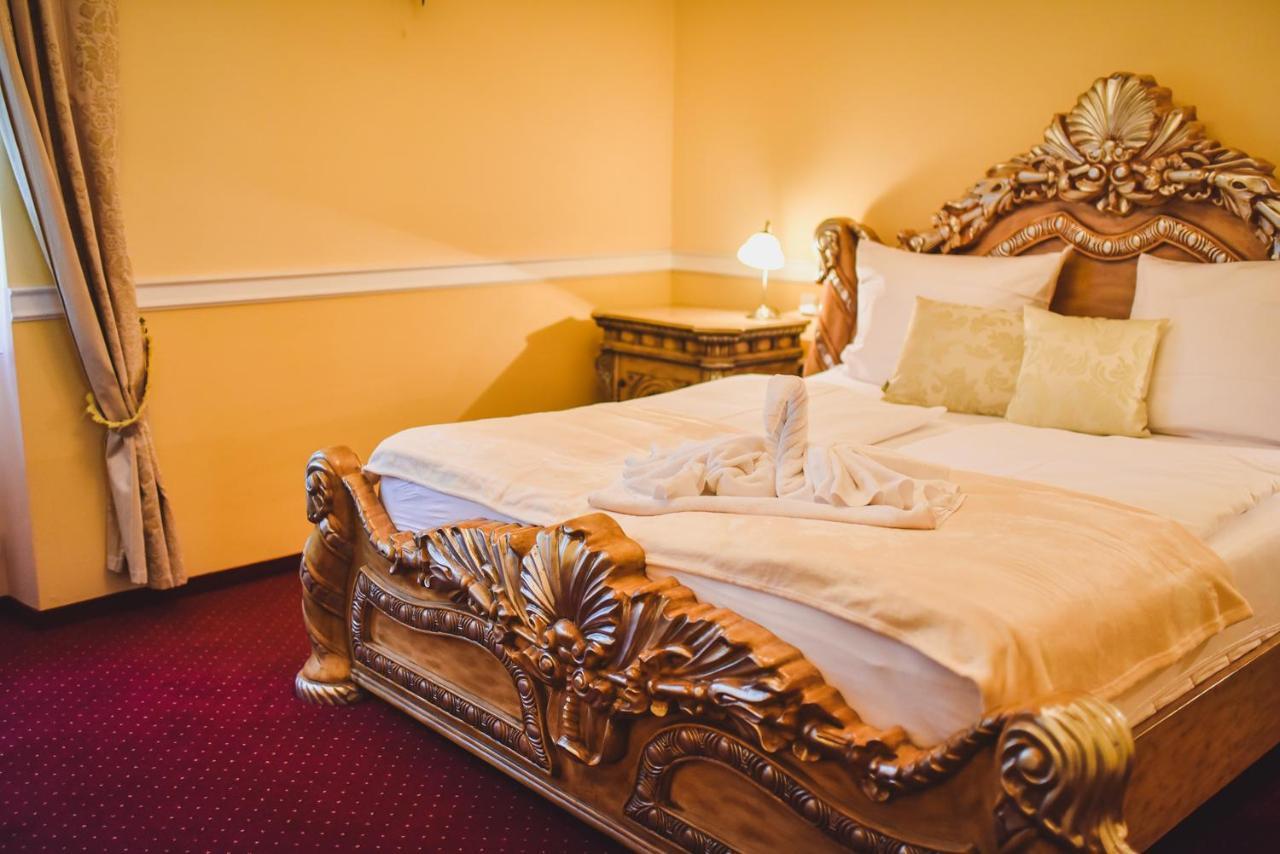 Zamek Kamenny Dvur Hotel Kynsperk nad Ohri Kültér fotó