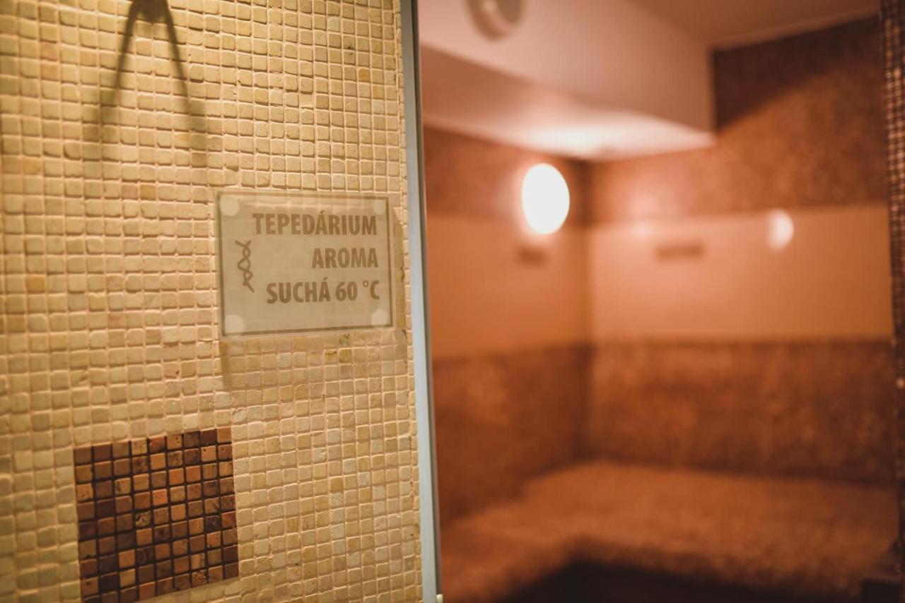 Zamek Kamenny Dvur Hotel Kynsperk nad Ohri Kültér fotó