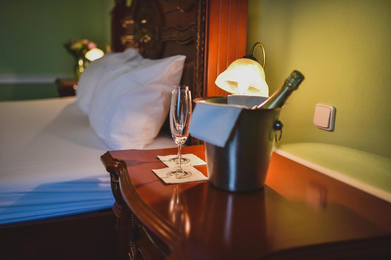 Zamek Kamenny Dvur Hotel Kynsperk nad Ohri Kültér fotó