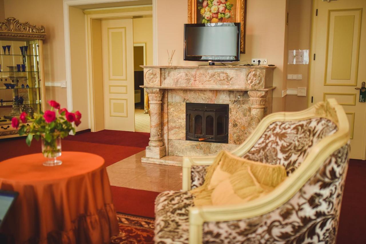 Zamek Kamenny Dvur Hotel Kynsperk nad Ohri Kültér fotó