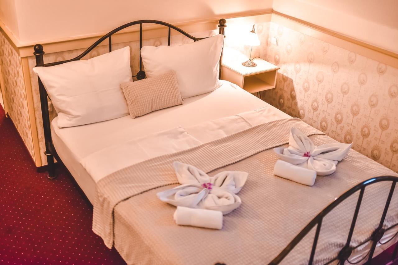 Zamek Kamenny Dvur Hotel Kynsperk nad Ohri Kültér fotó