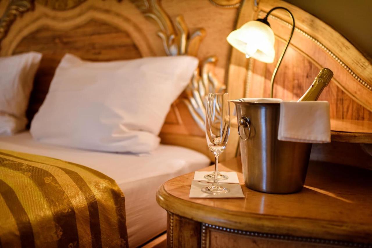 Zamek Kamenny Dvur Hotel Kynsperk nad Ohri Kültér fotó